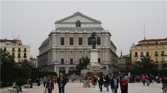 Der Einsturz geschah unweit des Madrider Opernhauses Teatro Real. (Archivfoto)