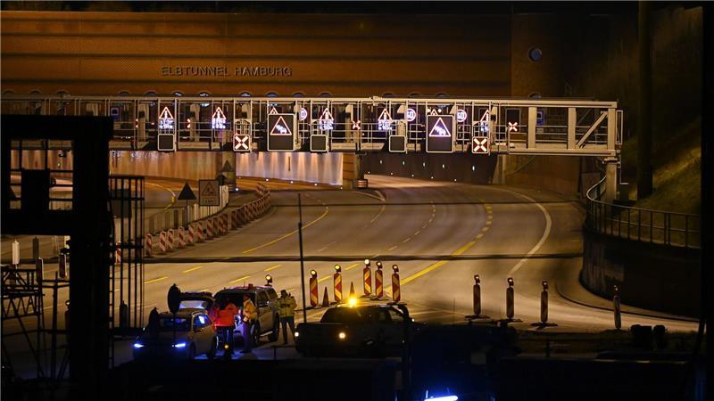 Der Elbtunnel darf nur außerhalb des Berufsverkehrs durch einen Warnstreik lahmgelegt werden. (Archivbild)