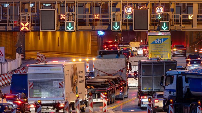 Der Elbtunnel wird am Wochenende für 37 Stunden gesperrt. (Archivfoto)