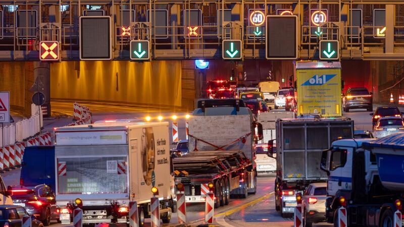 Der Elbtunnel wird am Wochenende für 37 Stunden gesperrt. (Archivfoto)