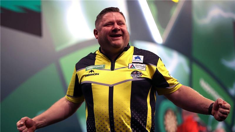 Der Engländer James Hurrell feiert seinen Sieg.