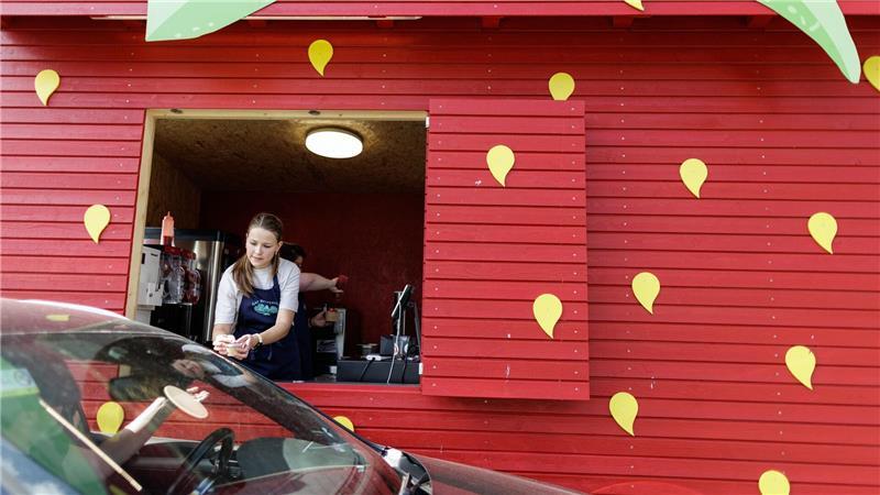Erdbeer-Drive-in im Emsland sorgt für Tiktok-Hype und Stau Der Erdbeer-Drive-in sorgt in Sozialen Netzwerken für viel Aufmerksamkeit.