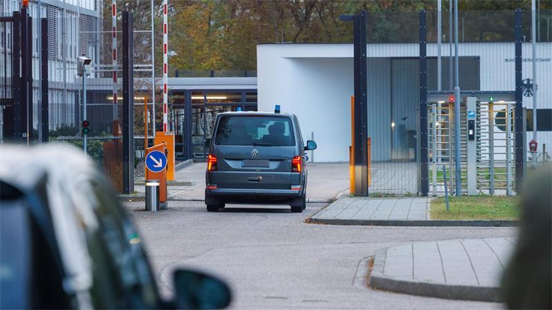 Der Ermittlungsrichter setzte den Haftbefehl in Vollzug.