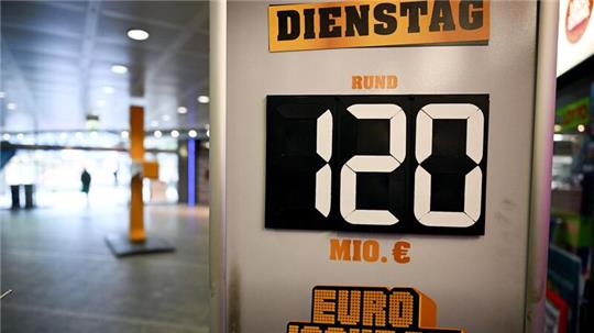 Der Eurojackpot in Höhe von 120 Millionen Euro ist geknackt worden.