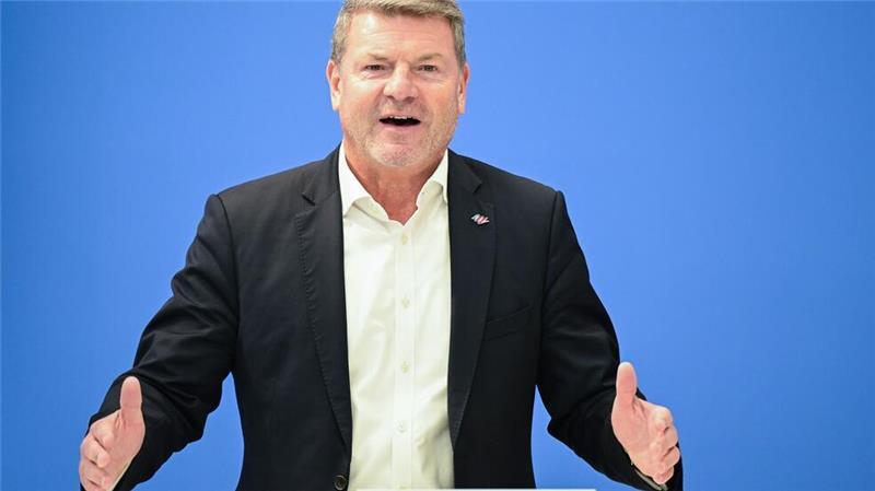 Luftverkehrswirtschaft: Staat macht Tickets noch teurer Der Eurowings-Chef Jens Bischof verlangt geringere Steuern und Gebühren für den Luftverkehr.