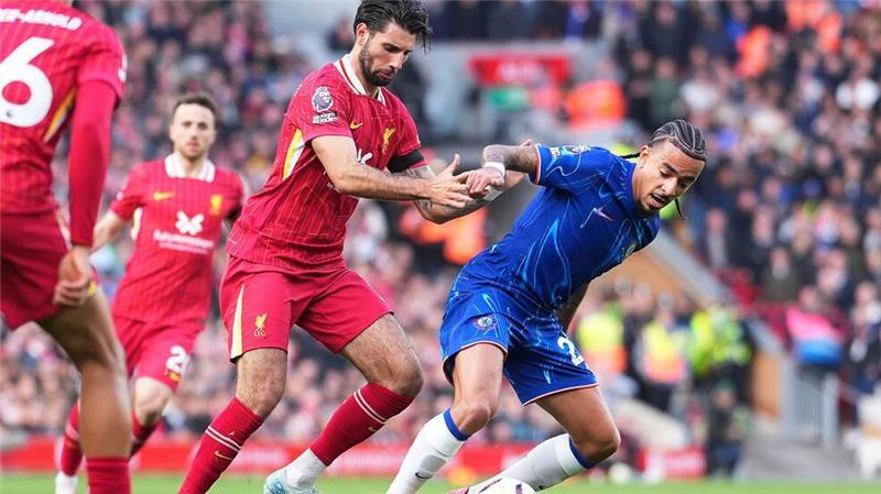 Stresstest gegen Klopps Erben: Roses Null-Dilemma Der Ex-Leipziger Dominik Szoboszlai (M) im Spiel gegen den FC Chelsea.