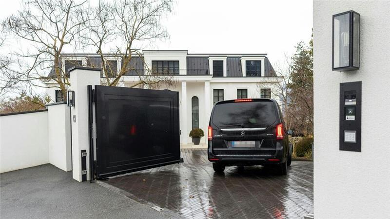 Der Ex-Milliardär wurde in seiner Villa in Innsbruck festgenommen.