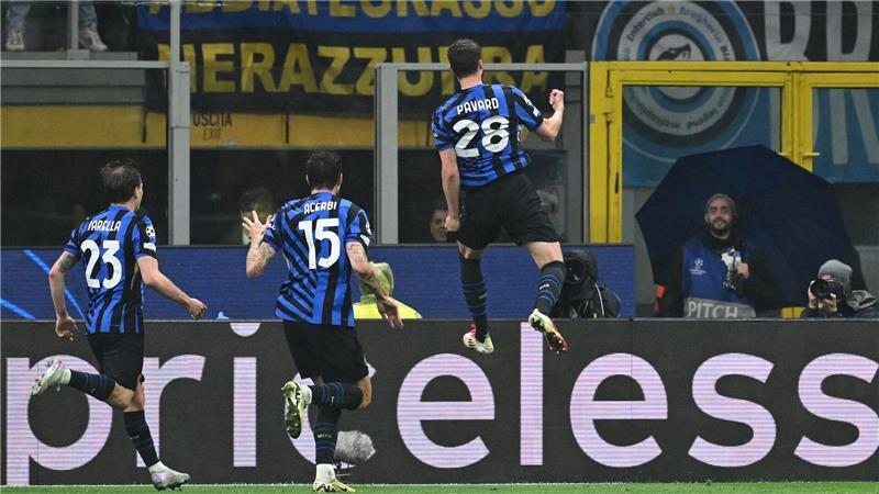 Abgezocktes Inter beendet Bayern-Traum vom „Finale dahoam“ Der Ex-Münchner Benjamin Pavard (r) bejubelt seinen Treffer.