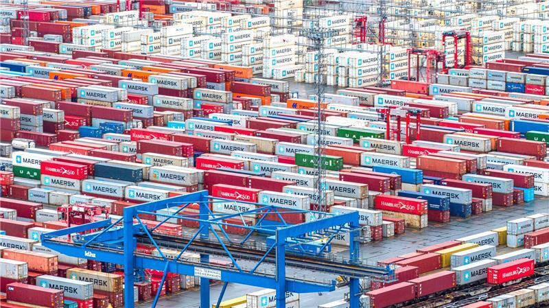 Wirtschaftsweise senken Prognose - Aufschwung nicht in Sicht Der Export ist eine Hauptstütze der deutschen Wirtschaft.