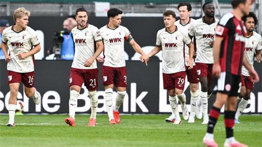 Der FC Augsburg bejubelte in Frankfurt den zweiten Saisonsieg.