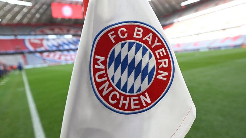 Der FC Bayern München hat seine neuen Trikots vorgestellt.