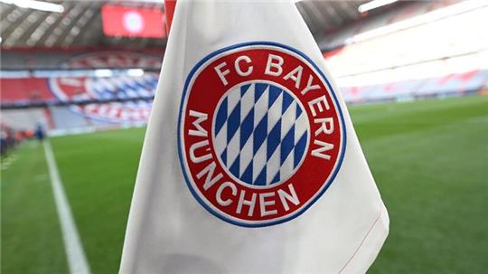 Der FC Bayern München hat seine neuen Trikots vorgestellt.
