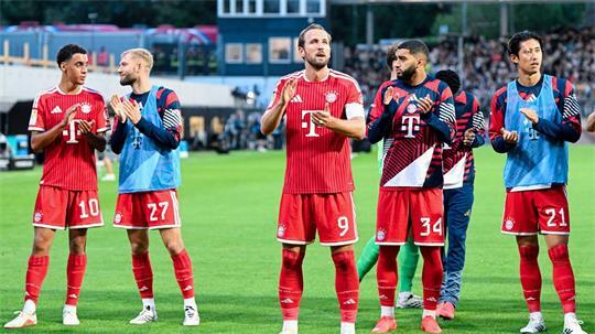Der FC Bayern bejubelte in Elversberg einen mühevollen Arbeitssieg.