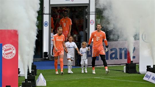 Der FC Bayern freute sich über Fan-Jubel beim Teamday.