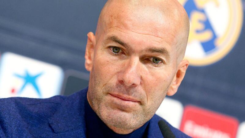 Der FC Bayern soll Kontakt zu Zinédine Zidane aufgenommen haben.