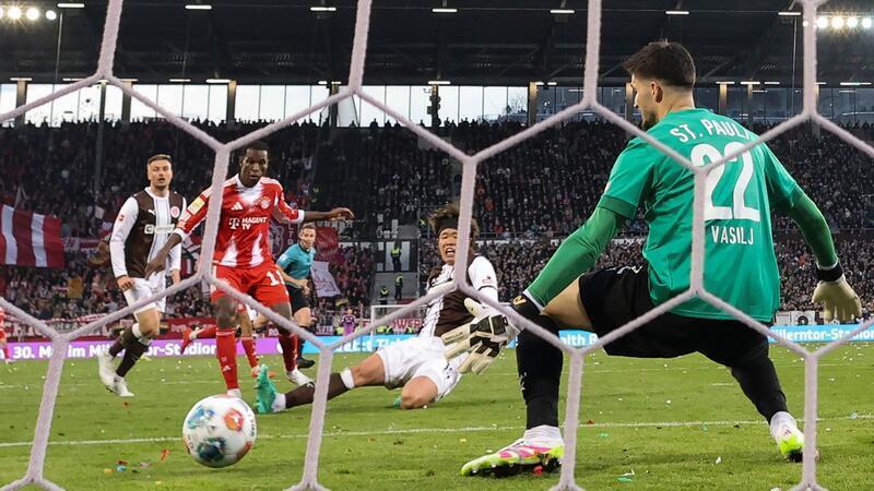 Der FC St. Pauli kassiert gegen Bayern München das vierte von fünf Gegentoren.