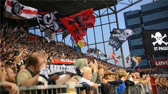 Der FC St. Pauli will mit einem Genossenschaftsmodell für die Fans Schulden tilgen.