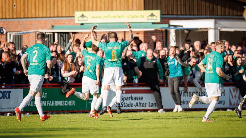 Der FC Wischhafen/Dornbusch wurde von mehr als 100 Fans lautstark unterstützt.