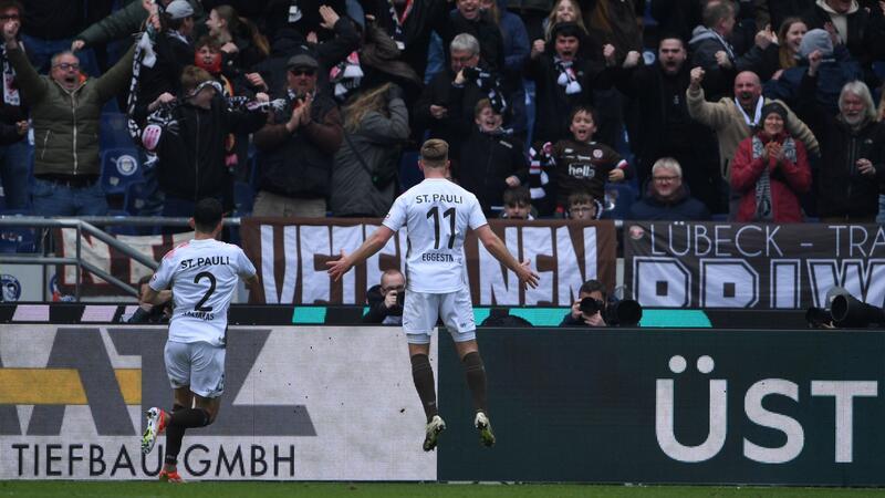 Der FC St. Pauli sicherte sich bei Hannover 96 drei wichtige Punkte im Kampf um den Bundesliga-Aufstieg.