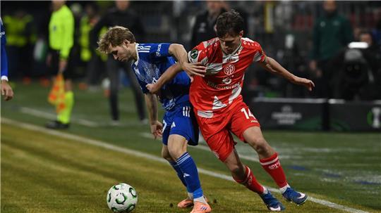 Der FSV Mainz 05 um William Bøving (r) lieferte sich ein umkämpftes Duell mit Sigma Olmütz.