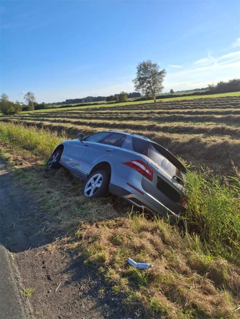 Der Fahrer bleibt unverletzt. Foto: Lange