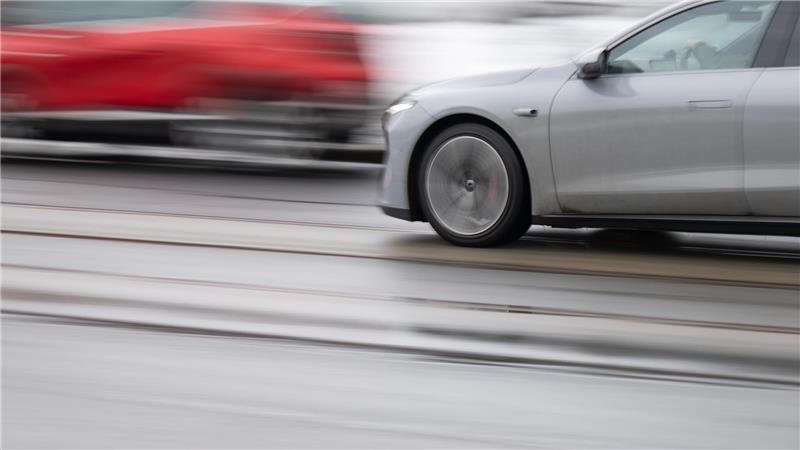 21-Jähriger rast mit 120 km/h durch Rotenburg - Mehrere Unfälle im Nachbarkreis Der Fahrer des Audis war in den Fokus der Polizei geraten, weil er eine rote Ampel missachtete.