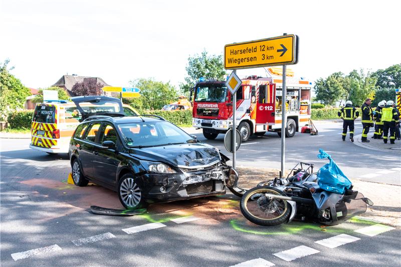 Der Fahrer des Motorrads wurde beim Unfall in Sauensiek schwer verletzt. Foto: JOTO