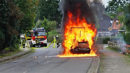 Der Fahrer des Radladers konnte gerade noch aus dem Fahrzeug steigen.