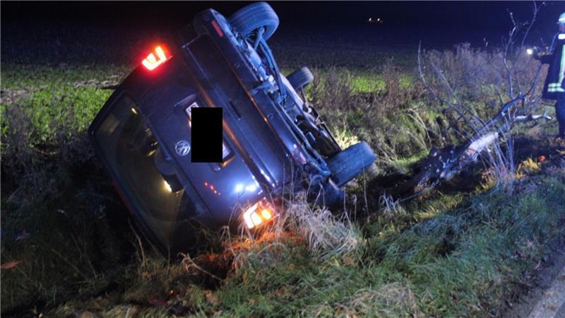 Der Fahrer des VW war aus bisher ungeklärter Ursache von der Fahrbahn abgekommen.
