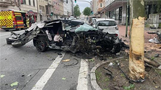 Der Fahrer dieses Wagens zog sich keine schweren Verletzungen zu.