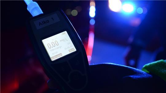 Der Fahrer machte einen freiwilligen Alkoholtest (Symbolbild).