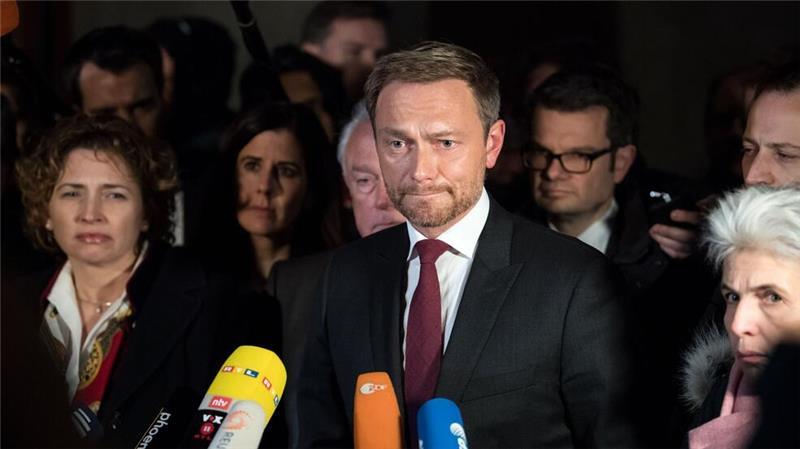 Der Familiennachzug für subsidiär Schutzberechtigte war schon 2017 bei den Sondierungsgesprächen zwischen CDU/CSU, FDP und Grünen einer von mehreren Streitpunkten gewesen. Der FDP-Vorsitzende, Christian Lindner, erklärte die Gespräche damals für gescheitert.
