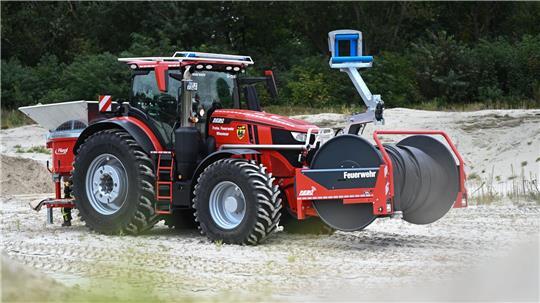 Der Feuerwehr-Trecker wird von der Wehr in Wiesmoor im Rahmen eines Forschungs- und Entwicklungsprojektes getestet.