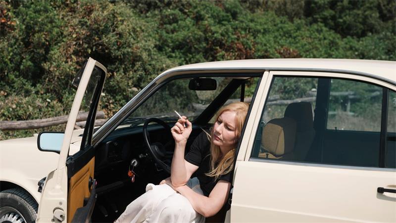 Sandra Hüller wird zu Ingeborg Bachmann - ein bisschen Der Film stellt die Texte Bachmanns in den Fokus.