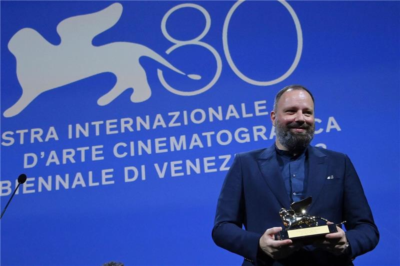 Goldener Löwe für „Poor Things” von Giorgos Lanthimos Der Filmregisseur aus Griechenland mit dem Goldenen Löwen für den besten Film «Poor Things»: Giorgos Lanthimos.