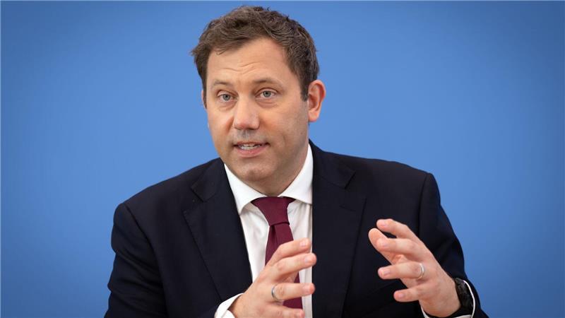 Klingbeils doppelte Haushalts-Botschaft Der Finanzminister will Investitionen hochfahren - und kündigt schon neue Sparzwänge an.