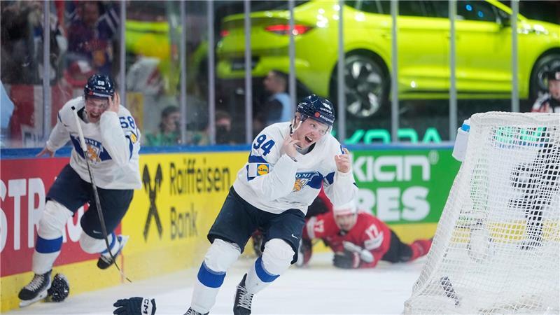 Der Finne Konsta Helenius entscheidet mit seinem Treffer das WM-Finale gegen Gastgeber Schweiz.
