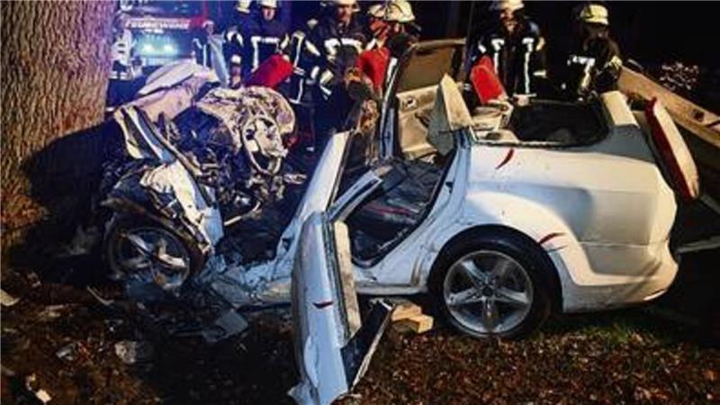 Der Firmenwagen von René Nickel ist nach dem Unfall vollständig demoliert.