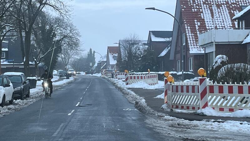 Der Flecken Horneburg saniert 2023/2024 die Stader Straße (Foto) und den Auedamm.