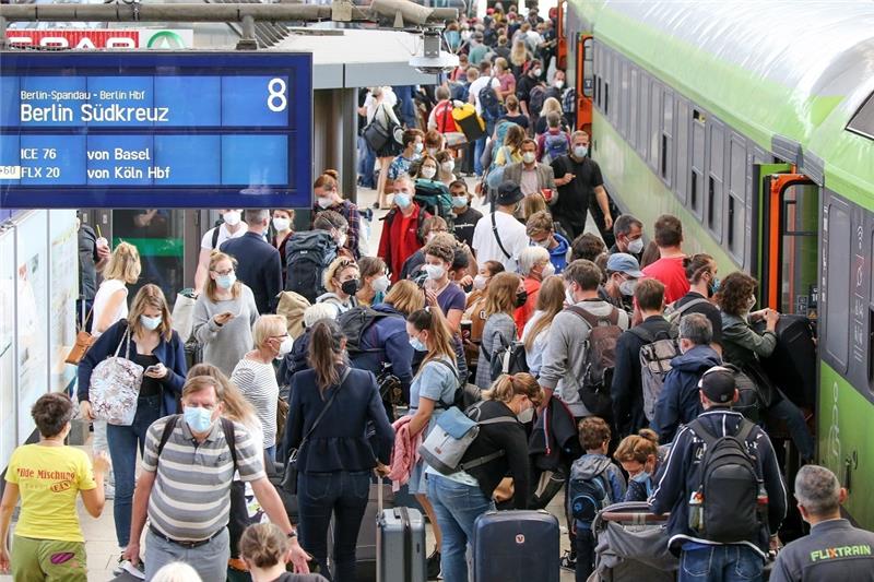 Der Flixtrain-Zug fährt ab Hamburg Hauptbahnhof jetzt weitere Ziele an. Foto: Bodo Marks/dpa