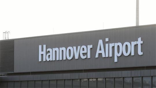 Der Flugbetrieb am Flughafen Hannover war nach einer Drohnensichtung beeinträchtigt. (Archivbild)