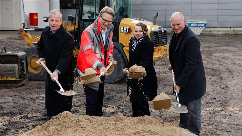 Der Flughafen Hamburg steckt nach eigenen Angaben mehr als 90 Millionen Euro in die Modernisierung der Gepäckförderanlage.