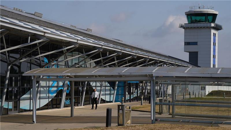 Medien: Vier Tote bei Flugzeugabsturz nahe London Der Flughafen London Southend bleibt nach dem Absturz eines Geschäftsflugzeugs vorübergehend geschlossen.
