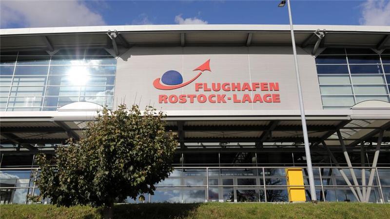Der Flughafen Rostock-Laage ist im Oktober für zwei Wochen gesperrt. (Archivbild)