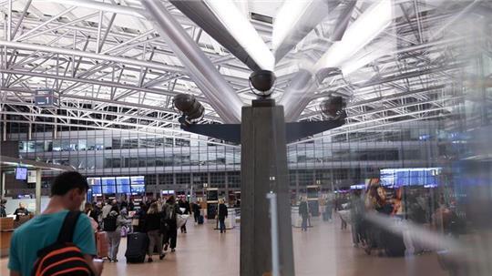 Der Flughafen will bis 2035 im eigenen Betrieb keine CO2-Emissionen verursachen. (Archivbild)