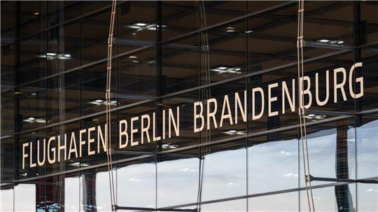 Drohnen-Sichtung: Hauptstadtflughafen vorübergehend gesperrt Der Flughafen wurde am späten Abend gesperrt. (Symbolbild)