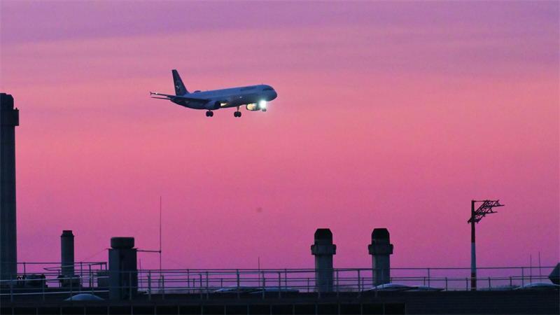 EU-Kommission will zentrales Klimaschutzinstrument lockern Der Flugverkehr soll stärker in das Treibhausgashandelssystem einbezogen werden. (Symbolbild)