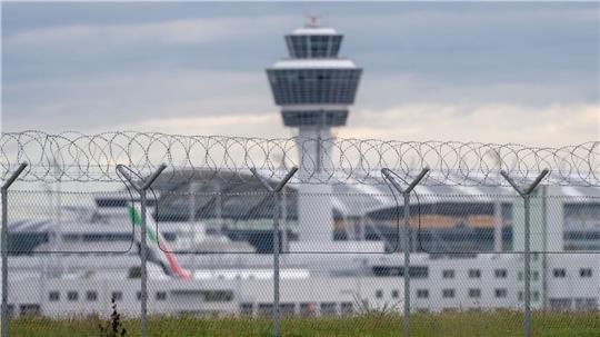 Der Flugverkehr wurde am Morgen wieder regulär aufgenommen. (Symbolbild)