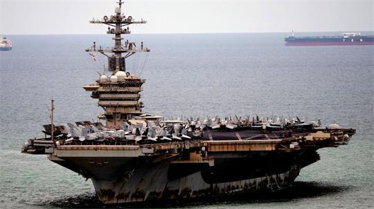 Der Flugzeugträger war ungewöhnlich lange auf See.