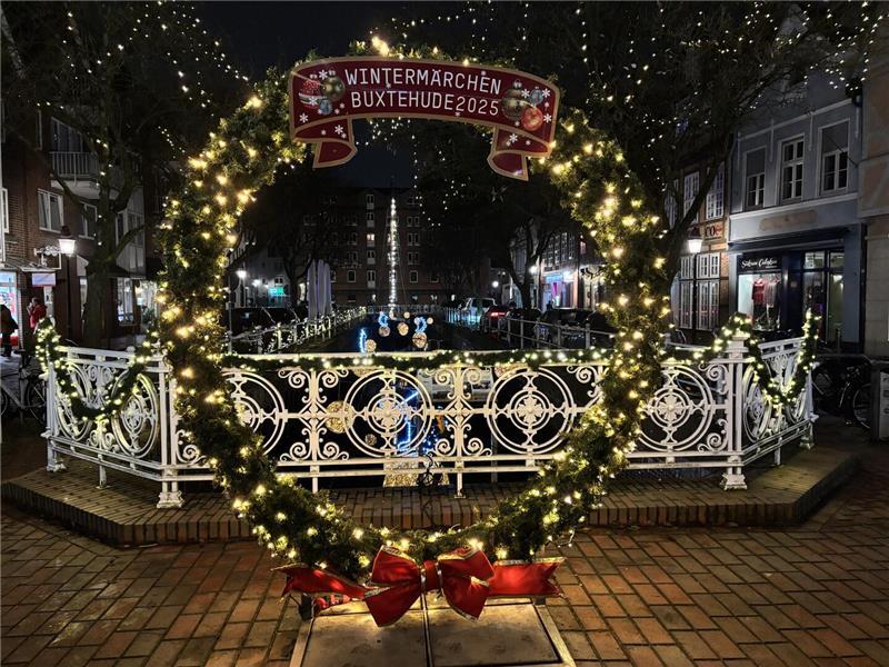 Winterwald und Öko-Klos: Der Buxtehuder Weihnachtsmarkt im TAGEBLATT-Check Der Fotopoint am Fleth.